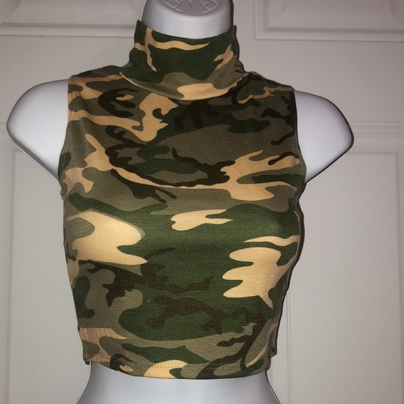 Army Crop top size (s)🔥 - Picture 1 of 2